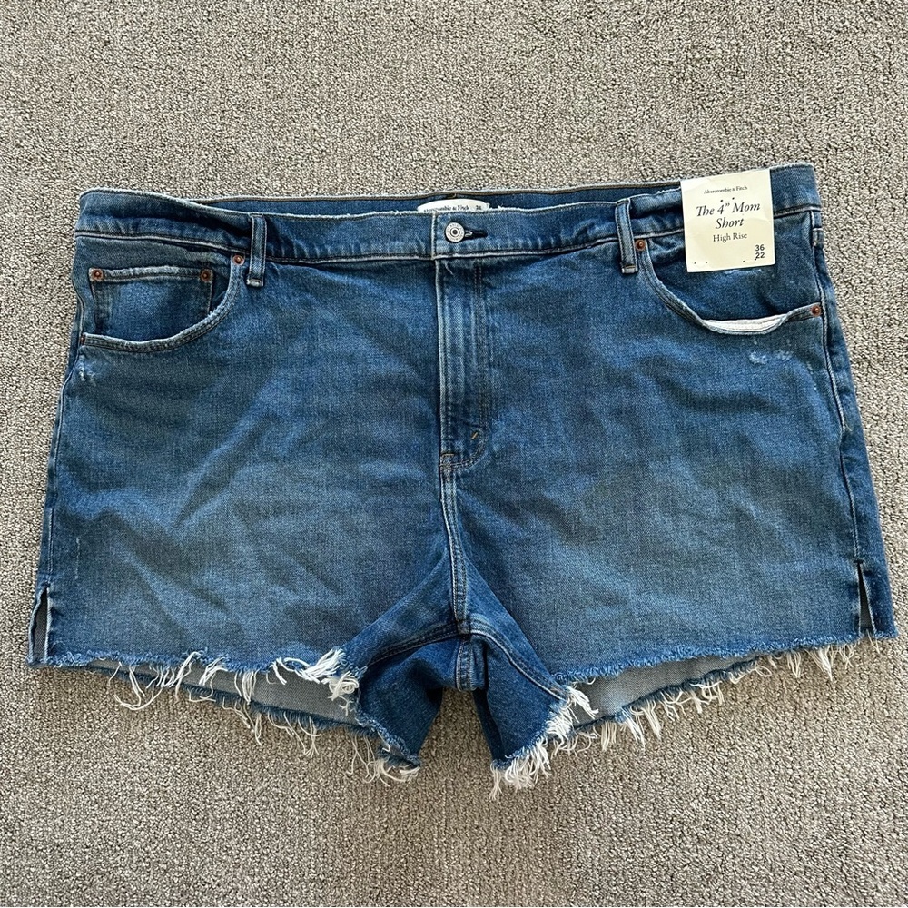 Abercrombie & Fitch 4” High Rise Mom Short High Rise Size 36/22